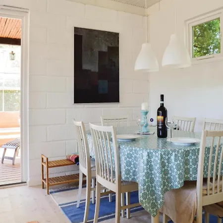 Vakantiehuis Two-bedroom Holiday In *